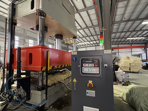 汽車內(nèi)飾原材料內(nèi)飾件熱壓模溫機(jī)——應(yīng)用案例 汽車內(nèi)飾原材料內(nèi)飾件熱壓模溫機(jī)——應(yīng)用案例