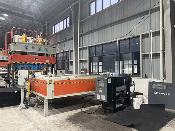 汽車內(nèi)飾軟裝頂棚烘箱加熱模溫機(jī)——應(yīng)用案例 汽車內(nèi)飾軟裝頂棚烘箱加熱模溫機(jī)——應(yīng)用案例