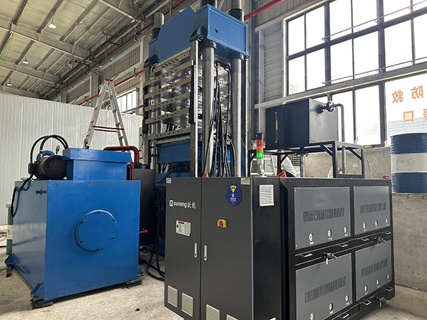 EVA發(fā)泡熱壓機(jī)控溫十二機(jī)一體模溫機(jī)——應(yīng)用案例 EVA發(fā)泡熱壓機(jī)控溫十二機(jī)一體模溫機(jī)——應(yīng)用案例