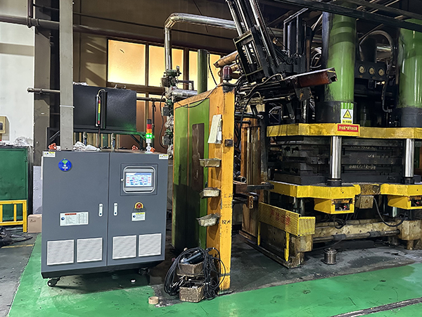 橡膠輪胎生產(chǎn)平板硫化機(jī)模溫機(jī)——應(yīng)用案例 橡膠輪胎生產(chǎn)平板硫化機(jī)模溫機(jī)——應(yīng)用案例