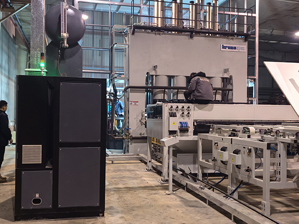 地板制造木工熱壓板電加熱導(dǎo)熱油爐——應(yīng)用案例 地板制造木工熱壓板電加熱導(dǎo)熱油爐——應(yīng)用案例