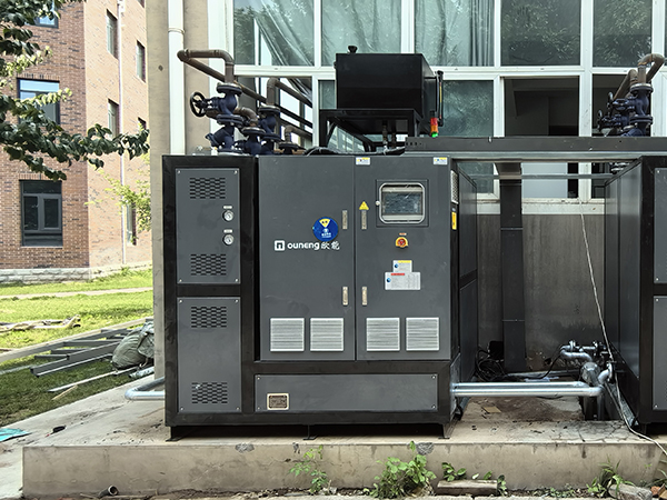 碳纖維無(wú)人機(jī)機(jī)翼模具雙機(jī)一體油溫機(jī)——應(yīng)用案例 碳纖維無(wú)人機(jī)機(jī)翼模具雙機(jī)一體油溫機(jī)——應(yīng)用案例