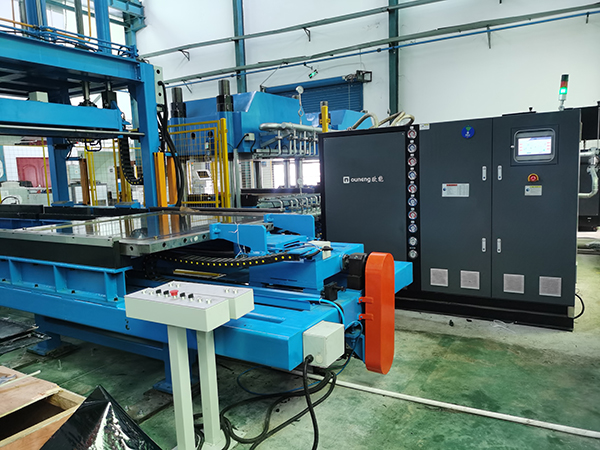 碳纖維板材成型碳纖維熱壓模溫機(jī)——應(yīng)用案例 碳纖維板材成型碳纖維熱壓模溫機(jī)——應(yīng)用案例