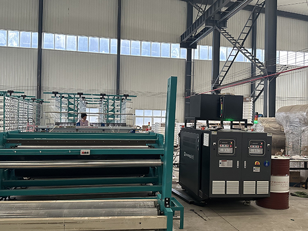 玻璃纖維網(wǎng)布生產(chǎn)高溫輥筒模溫機(jī)——應(yīng)用案例 玻璃纖維網(wǎng)布生產(chǎn)高溫輥筒模溫機(jī)——應(yīng)用案例