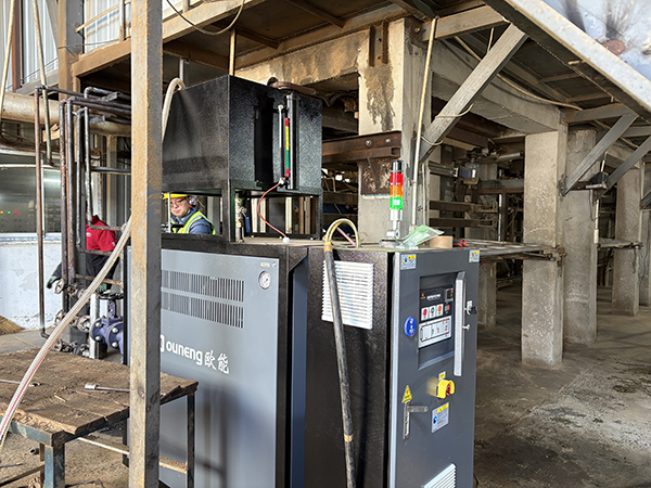 刨花板原料壓制熱壓機(jī)專用模溫機(jī)——應(yīng)用案例 刨花板原料壓制熱壓機(jī)專用模溫機(jī)——應(yīng)用案例