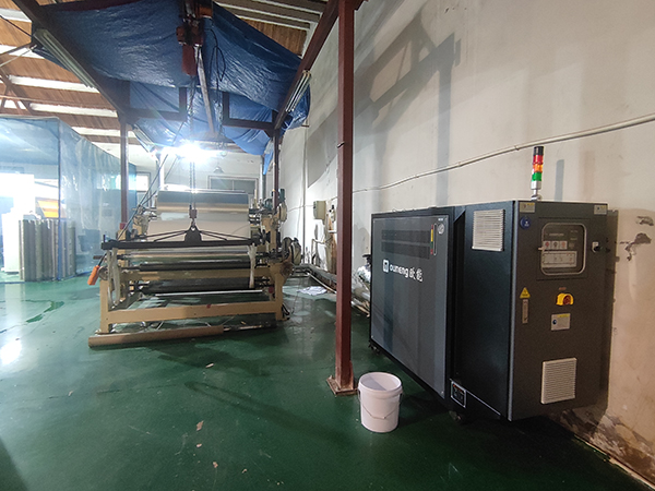 反光材料生產(chǎn)覆膜輥筒模溫機(jī)——應(yīng)用案例 反光材料生產(chǎn)覆膜輥筒模溫機(jī)——應(yīng)用案例
