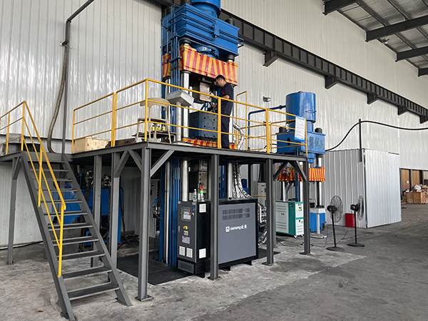 石墨成型制品熱壓機(jī)配套模溫機(jī)——應(yīng)用案例 石墨成型制品熱壓機(jī)配套模溫機(jī)——應(yīng)用案例