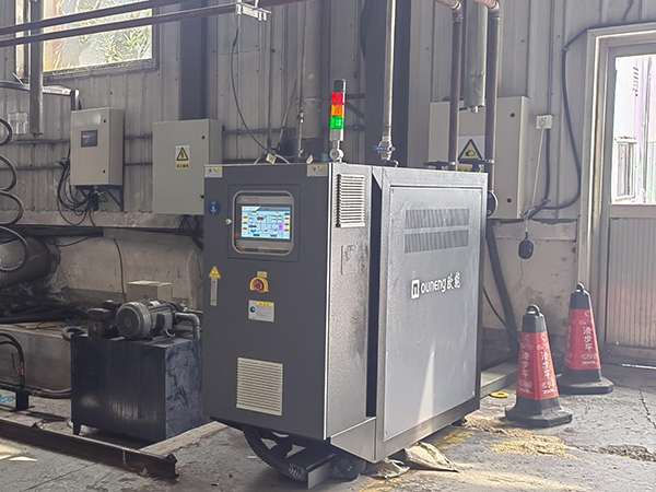 預(yù)浸料油壓機(jī)控溫碳纖維成型模溫機(jī)——應(yīng)用案例 預(yù)浸料油壓機(jī)控溫碳纖維成型模溫機(jī)——應(yīng)用案例