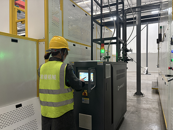 塑料過濾板生產(chǎn)燒結(jié)工藝模具控溫油溫機——應用案例