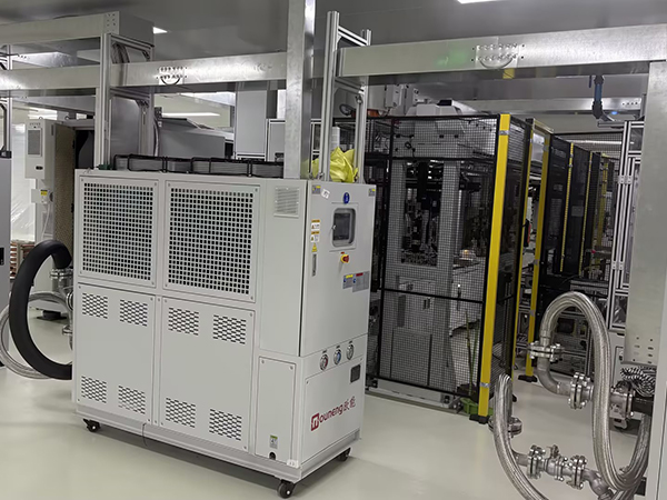 電子設(shè)備制造液壓站冷熱一體油溫機(jī)