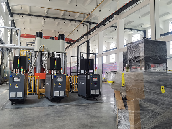 高分子材料生產(chǎn)線油式高溫模溫機(jī)——應(yīng)用案例 高分子材料生產(chǎn)線油式高溫模溫機(jī)——應(yīng)用案例