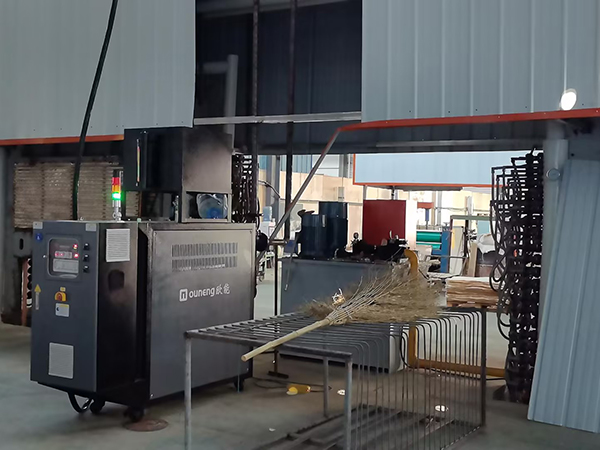 復(fù)合板19壓18型熱壓機(jī)高溫油溫機(jī)——應(yīng)用案例 復(fù)合板19壓18型熱壓機(jī)高溫油溫機(jī)——應(yīng)用案例