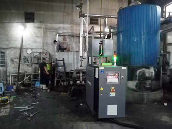 食品加工油炸鍋控溫高溫油式模溫機(jī)——應(yīng)用案例 食品加工油炸鍋控溫高溫油式模溫機(jī)——應(yīng)用案例